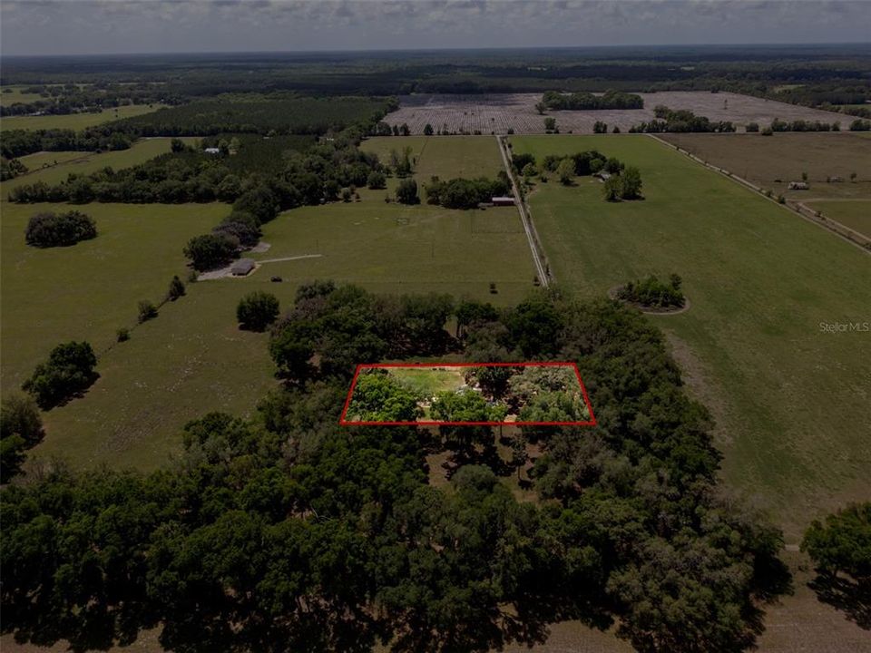 На продажу: $255,000 (10.05 acres)