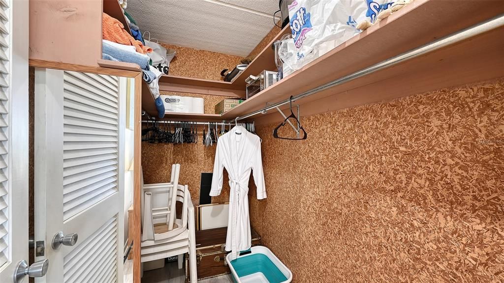 Под контрактом: $325,000 (2 спален, 2 ванн, 1007 Квадратных фут)