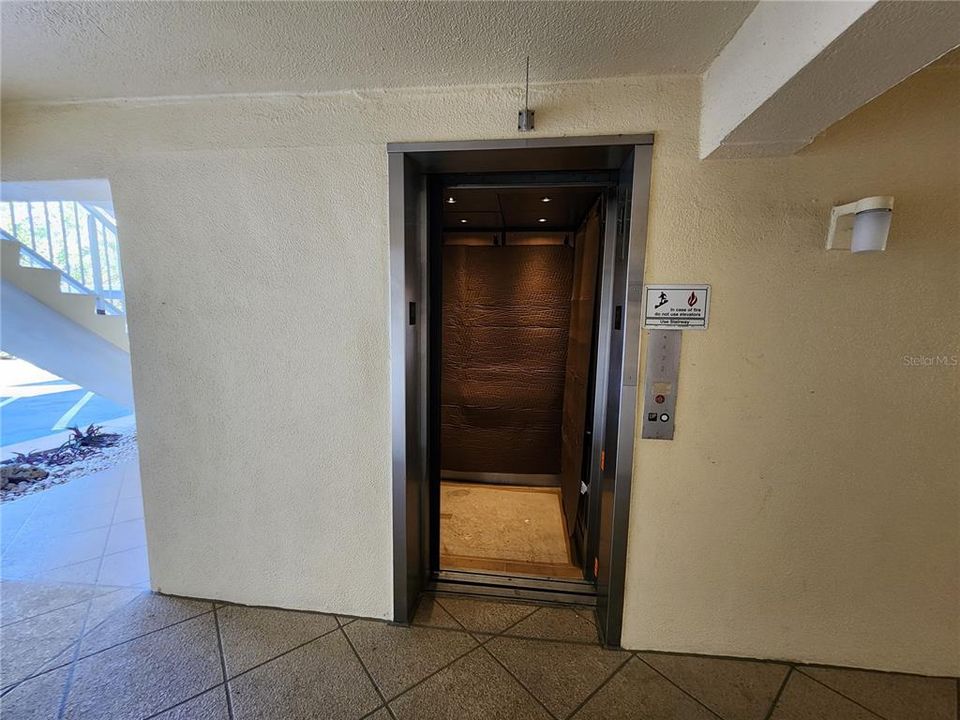 Под контрактом: $325,000 (2 спален, 2 ванн, 1007 Квадратных фут)