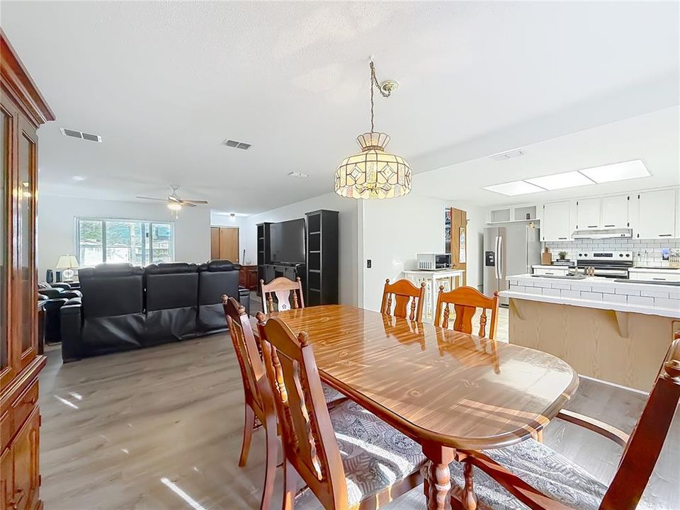 En Venta: $314,900 (3 camas, 2 baños, 1592 Pies cuadrados)