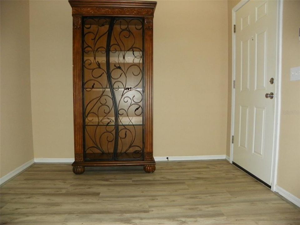 Под контрактом: $215,000 (2 спален, 2 ванн, 1080 Квадратных фут)