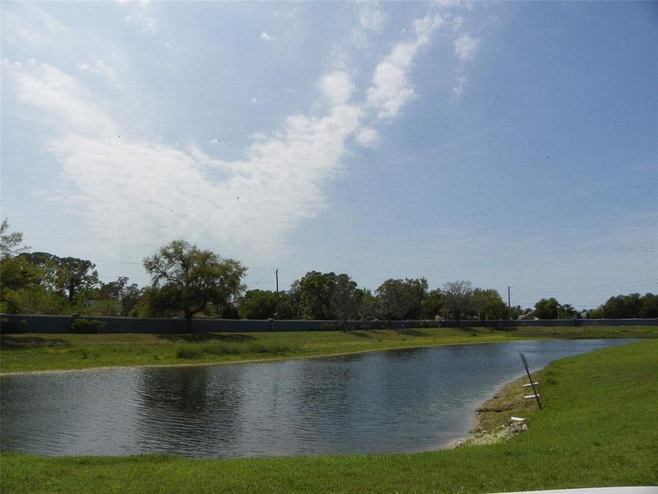 Под контрактом: $215,000 (2 спален, 2 ванн, 1080 Квадратных фут)