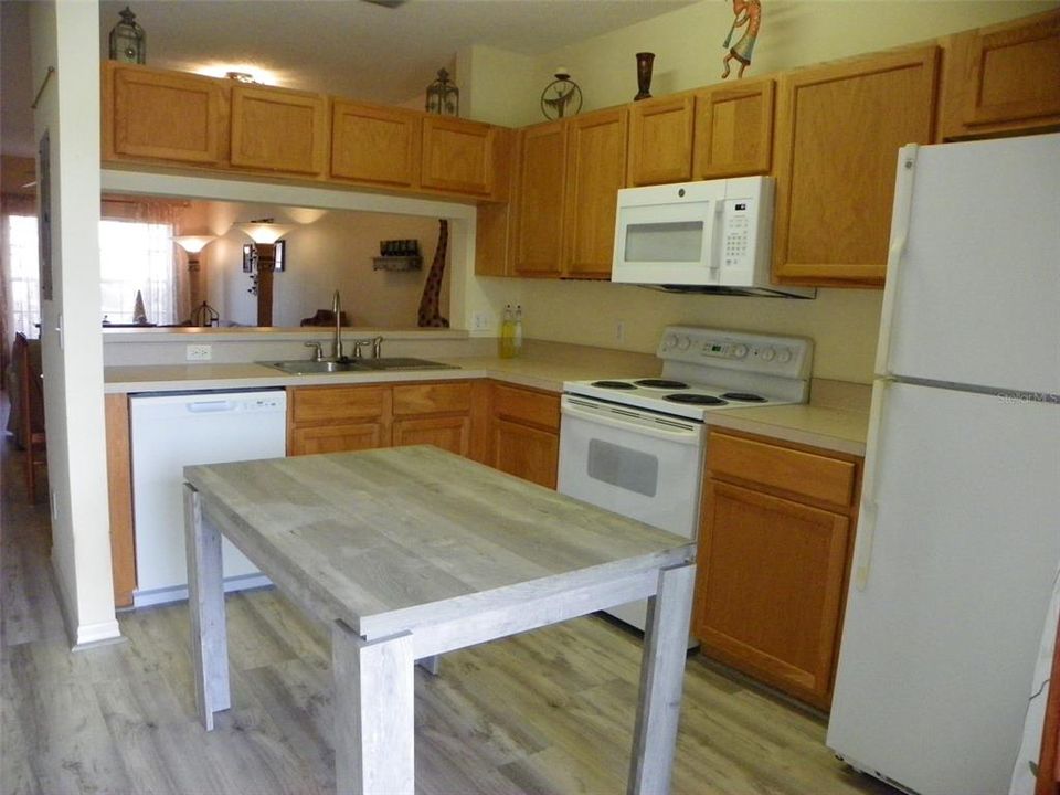 Под контрактом: $215,000 (2 спален, 2 ванн, 1080 Квадратных фут)