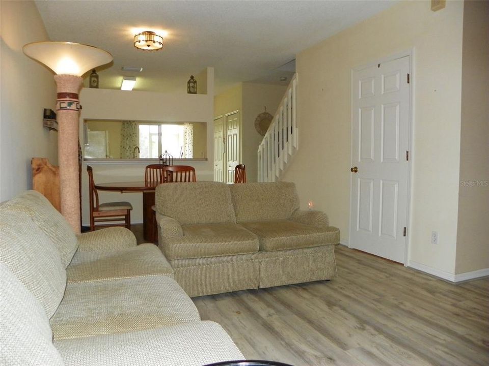 Под контрактом: $215,000 (2 спален, 2 ванн, 1080 Квадратных фут)