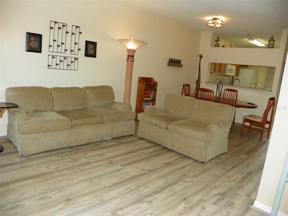 Под контрактом: $215,000 (2 спален, 2 ванн, 1080 Квадратных фут)