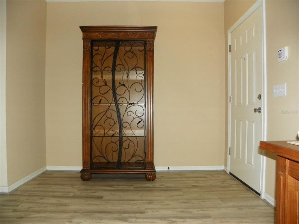 Под контрактом: $215,000 (2 спален, 2 ванн, 1080 Квадратных фут)