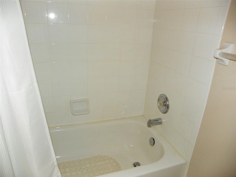 Под контрактом: $215,000 (2 спален, 2 ванн, 1080 Квадратных фут)