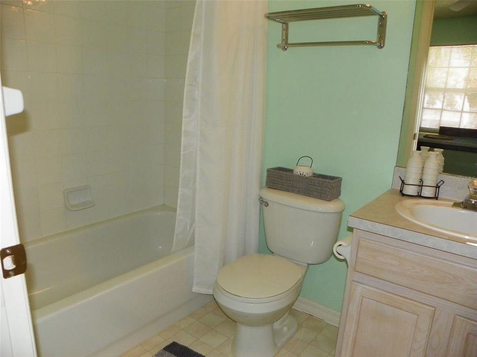 Под контрактом: $215,000 (2 спален, 2 ванн, 1080 Квадратных фут)