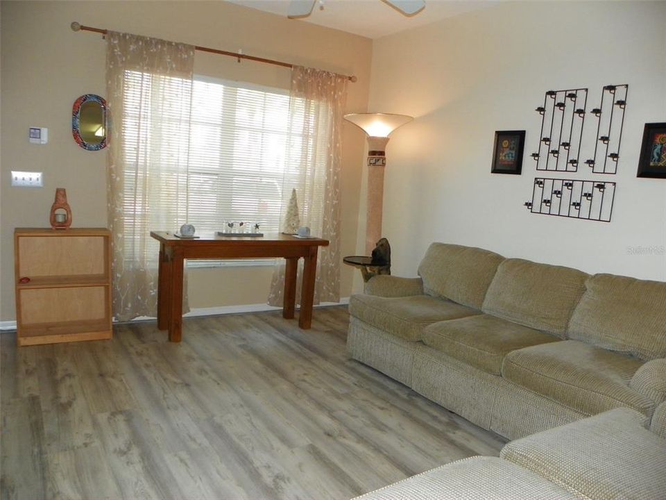 Под контрактом: $215,000 (2 спален, 2 ванн, 1080 Квадратных фут)