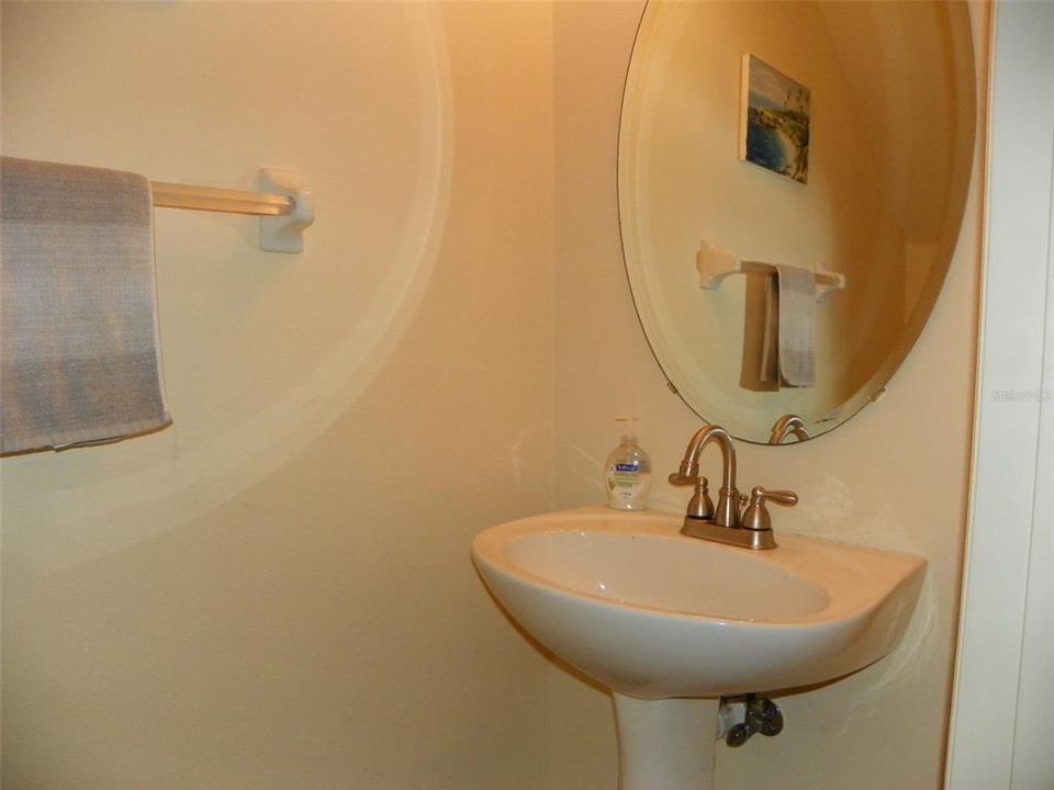 Под контрактом: $215,000 (2 спален, 2 ванн, 1080 Квадратных фут)