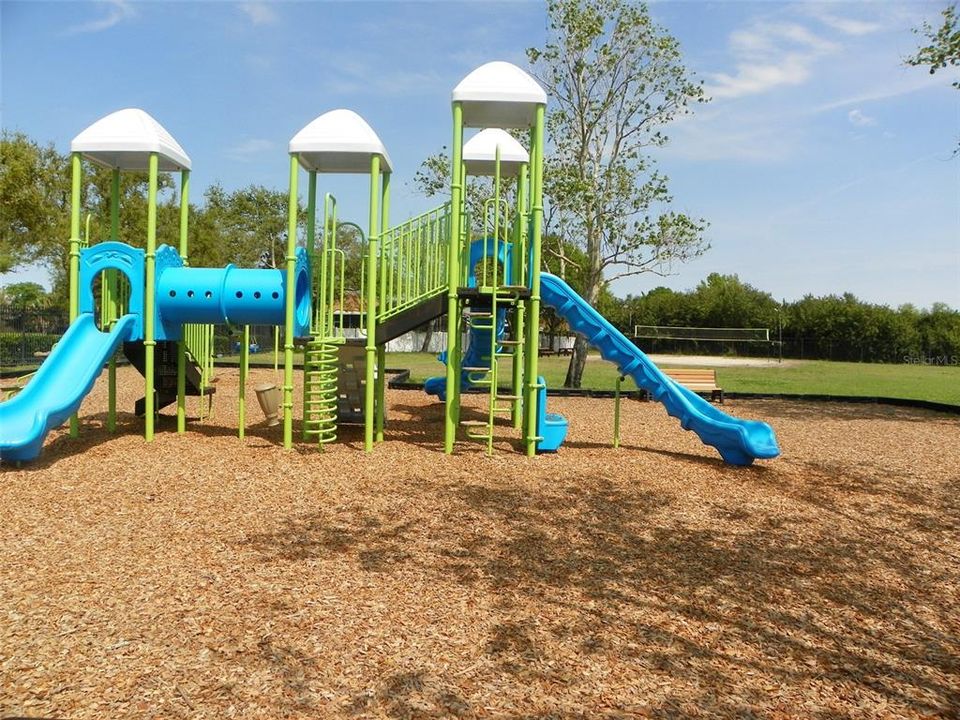 Под контрактом: $215,000 (2 спален, 2 ванн, 1080 Квадратных фут)