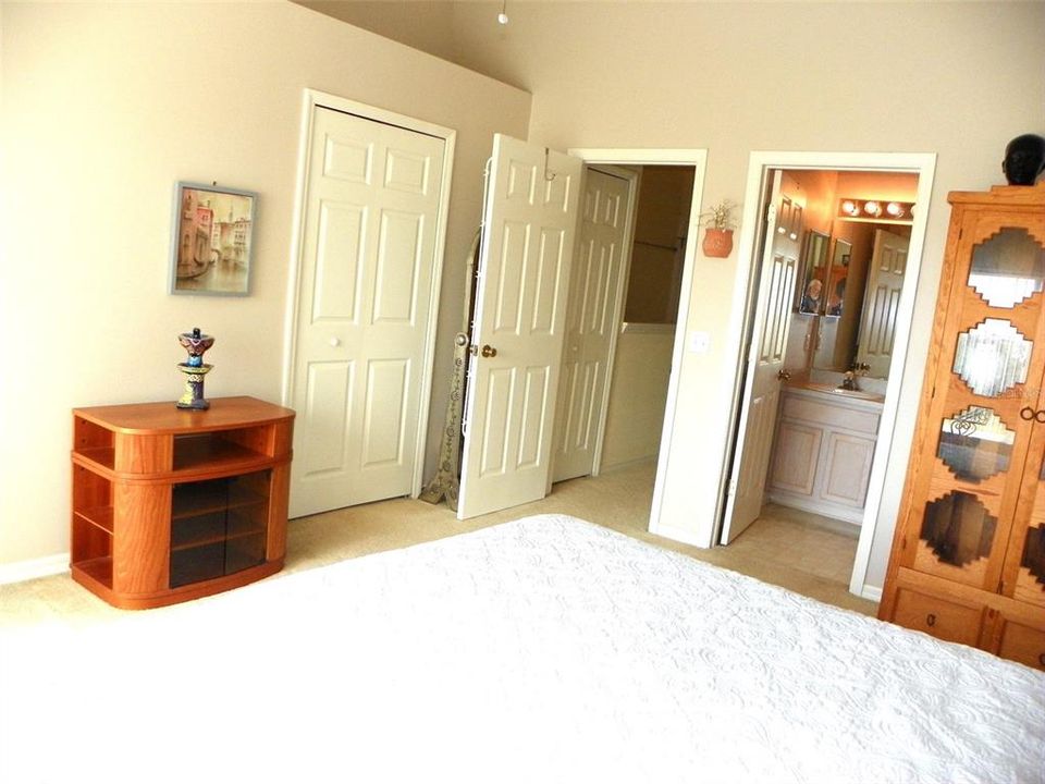 Под контрактом: $215,000 (2 спален, 2 ванн, 1080 Квадратных фут)