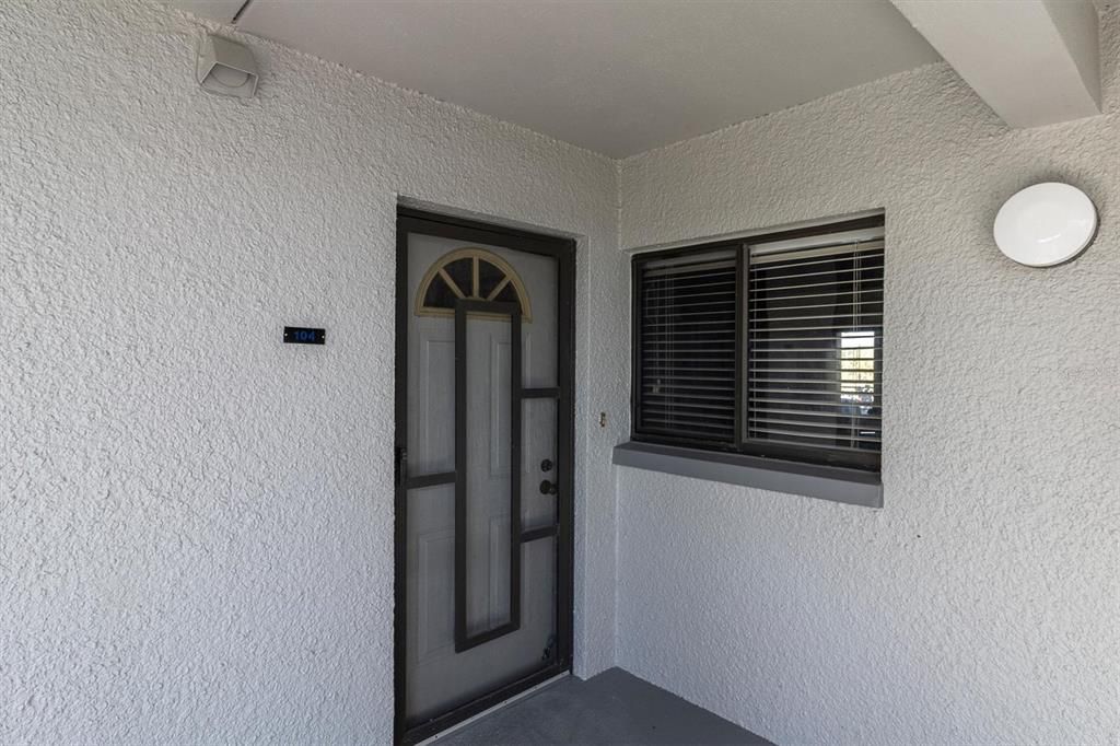 For Sale: $285,000 (2 beds, 2 baths, 1098 Square Feet)