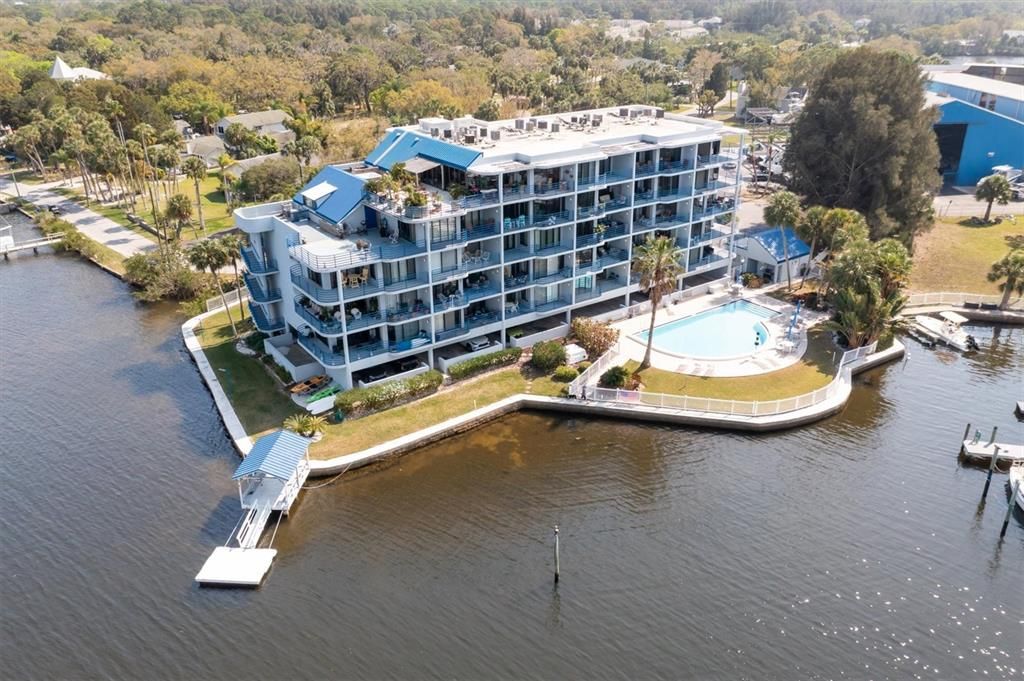 For Sale: $285,000 (2 beds, 2 baths, 1098 Square Feet)