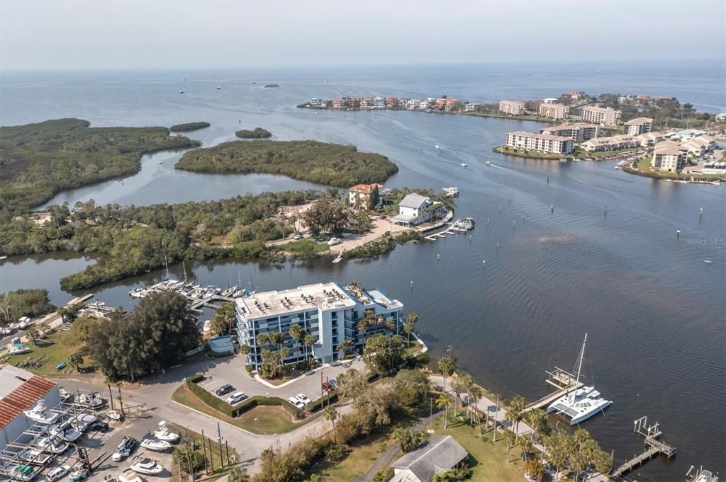 For Sale: $285,000 (2 beds, 2 baths, 1098 Square Feet)