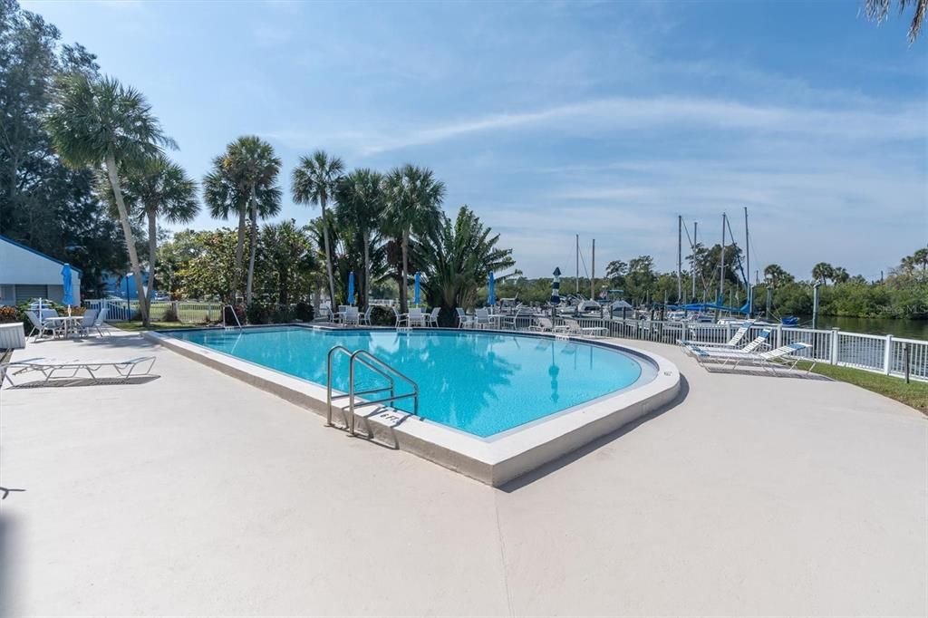 For Sale: $285,000 (2 beds, 2 baths, 1098 Square Feet)