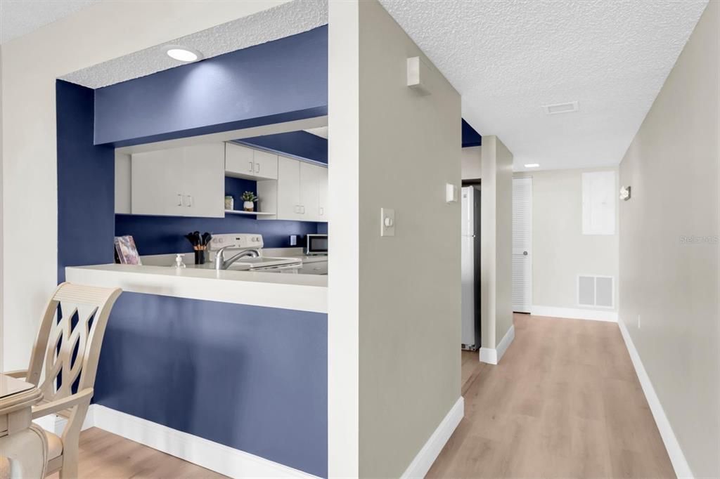 For Sale: $285,000 (2 beds, 2 baths, 1098 Square Feet)
