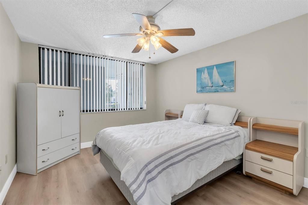 For Sale: $285,000 (2 beds, 2 baths, 1098 Square Feet)