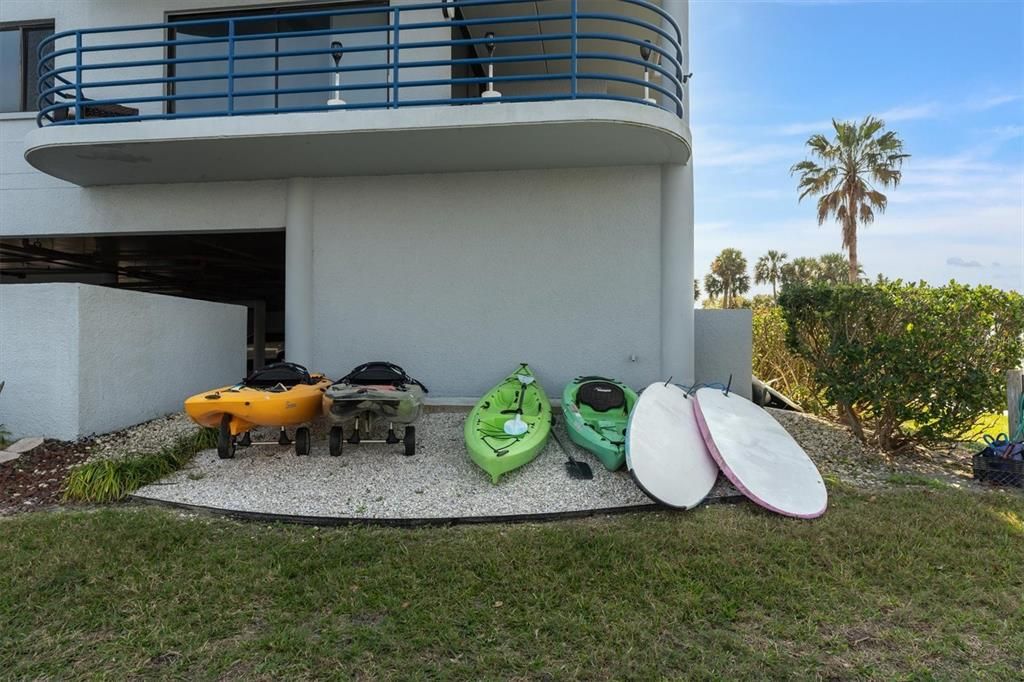 For Sale: $285,000 (2 beds, 2 baths, 1098 Square Feet)