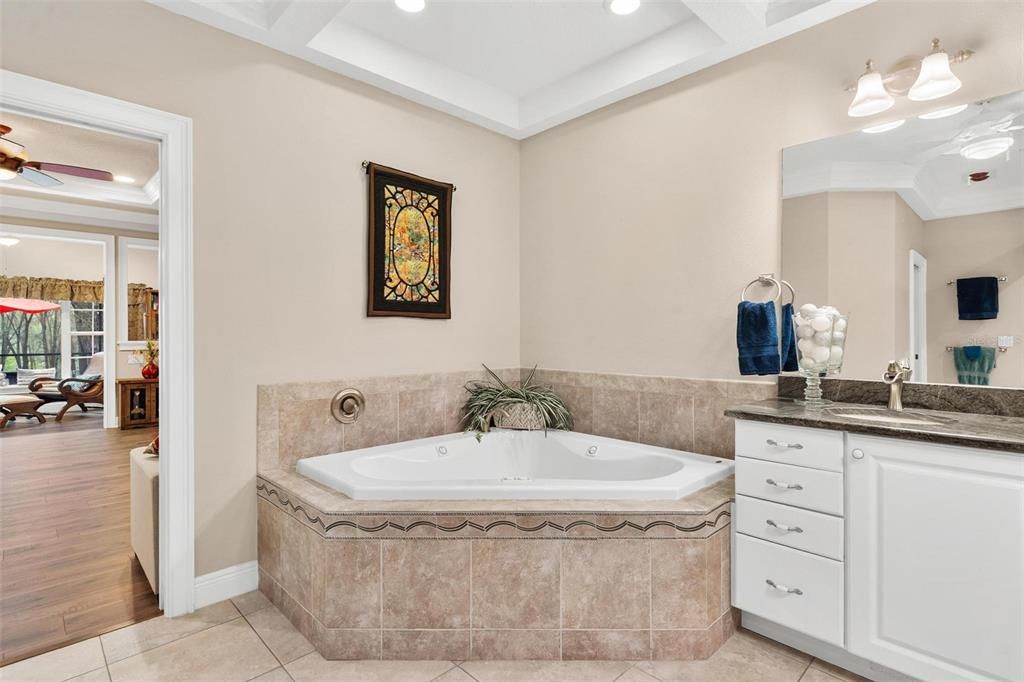 For Sale: $995,000 (3 beds, 2 baths, 3104 Square Feet)