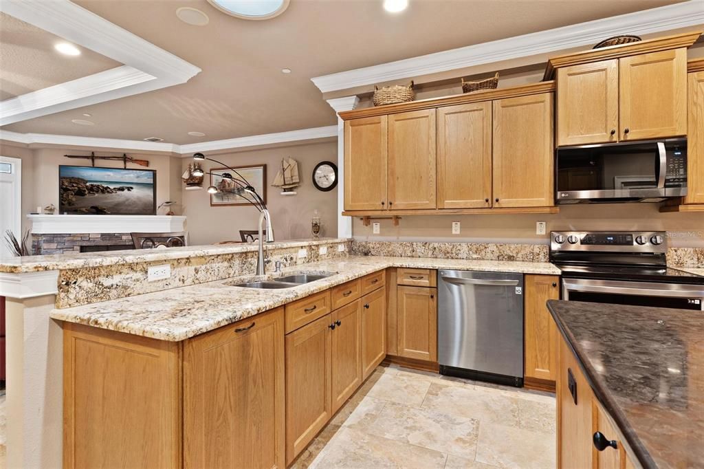 For Sale: $995,000 (3 beds, 2 baths, 3104 Square Feet)
