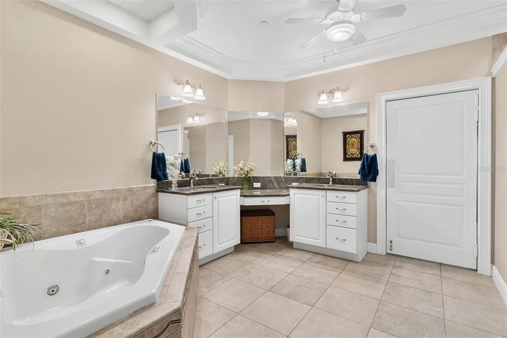 For Sale: $995,000 (3 beds, 2 baths, 3104 Square Feet)