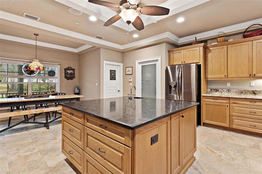 For Sale: $995,000 (3 beds, 2 baths, 3104 Square Feet)