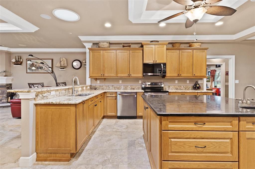 For Sale: $995,000 (3 beds, 2 baths, 3104 Square Feet)