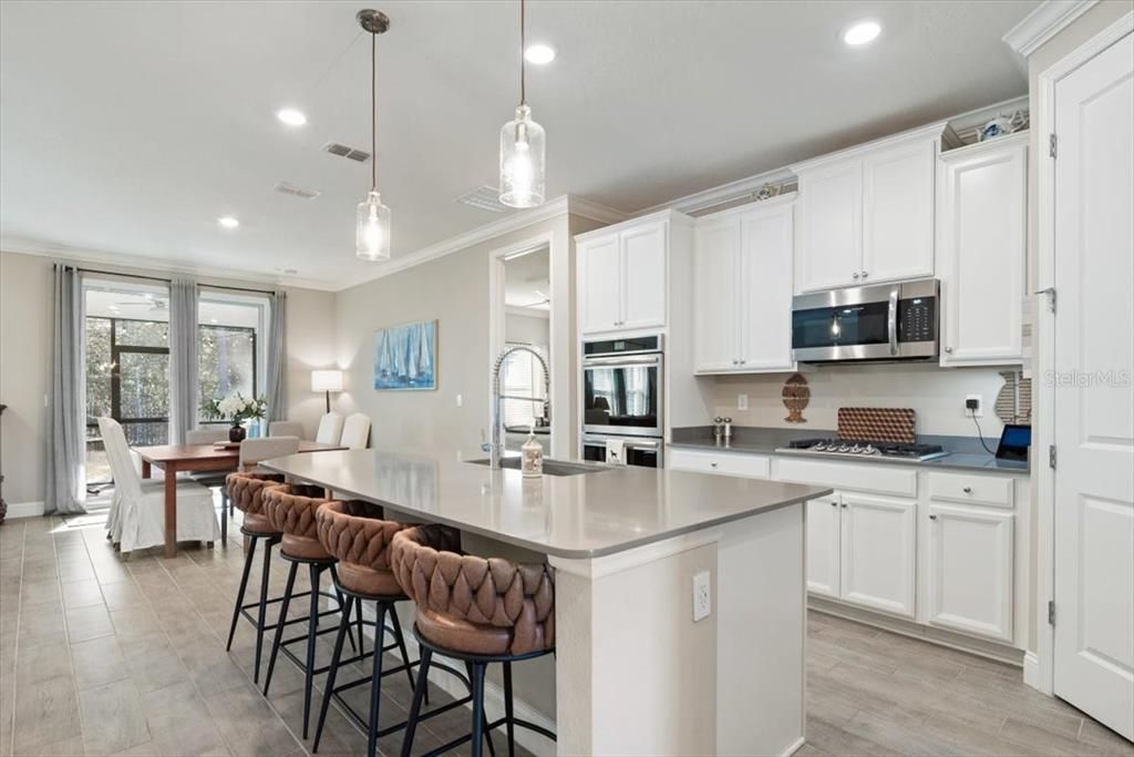 For Sale: $374,900 (2 beds, 2 baths, 1543 Square Feet)