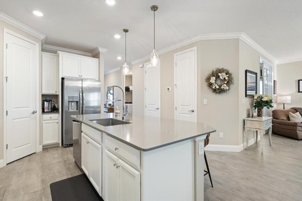 For Sale: $374,900 (2 beds, 2 baths, 1543 Square Feet)