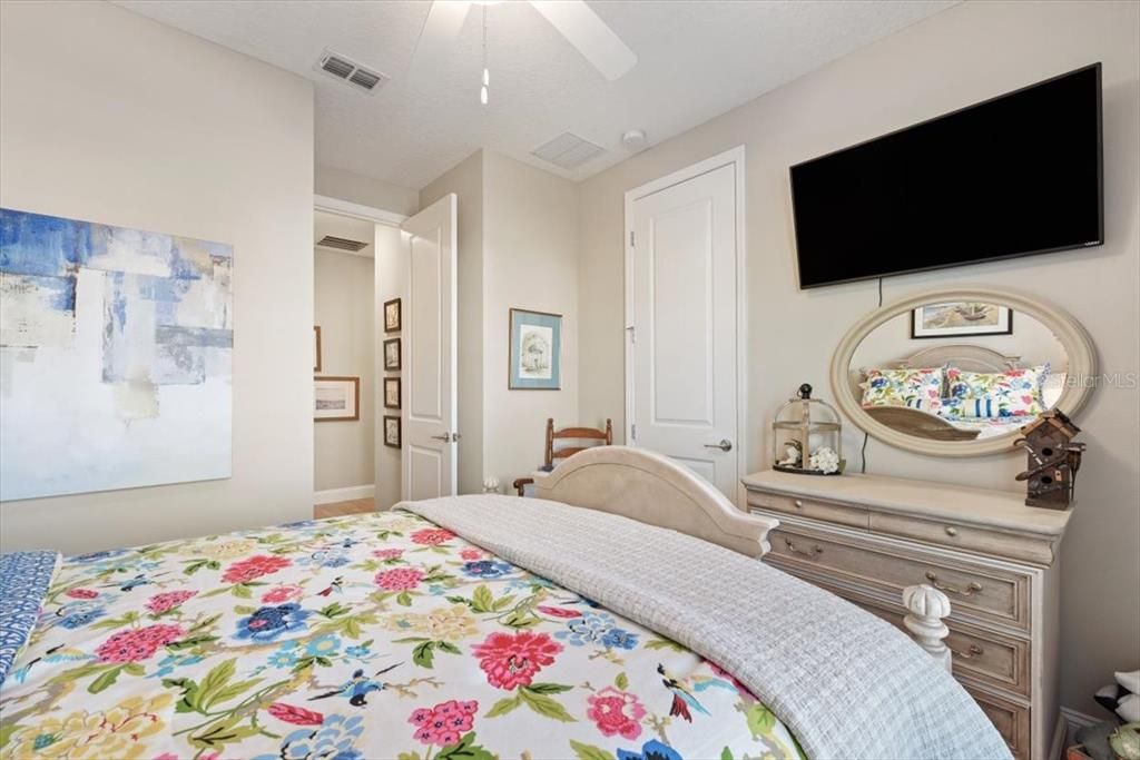 For Sale: $374,900 (2 beds, 2 baths, 1543 Square Feet)