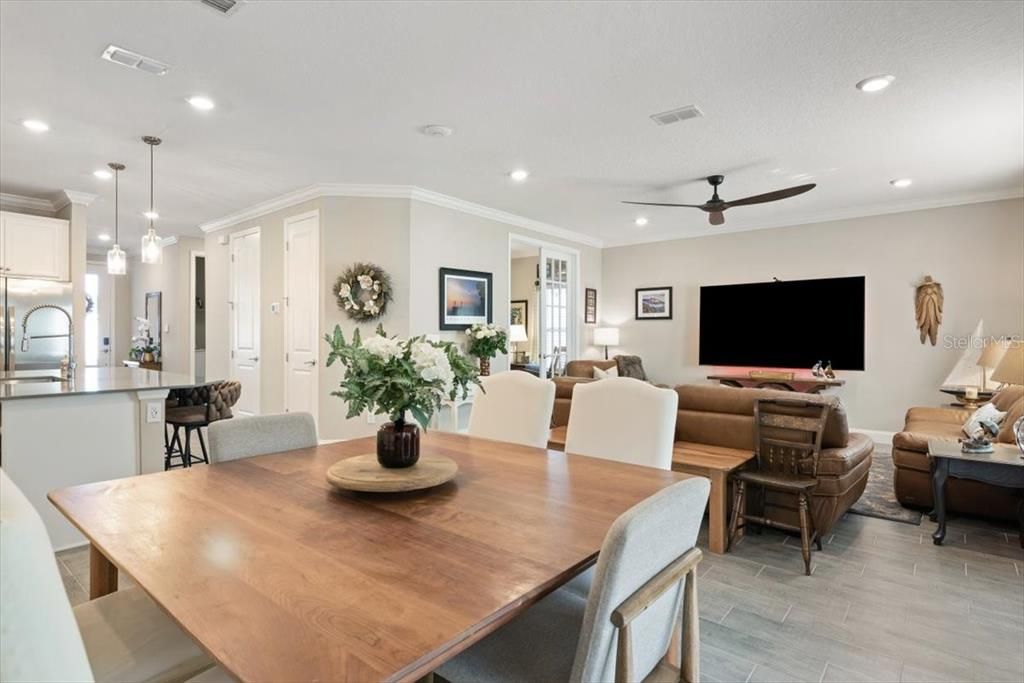 For Sale: $374,900 (2 beds, 2 baths, 1543 Square Feet)