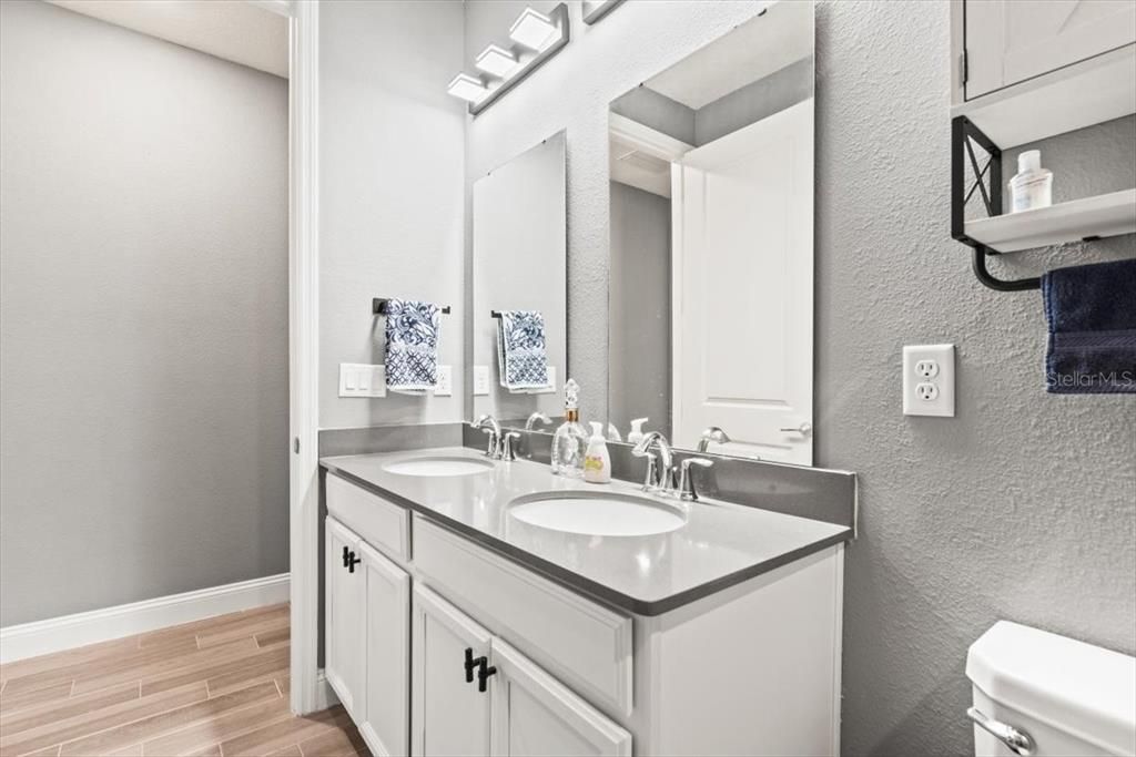 For Sale: $418,900 (2 beds, 2 baths, 1710 Square Feet)
