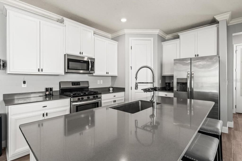 For Sale: $418,900 (2 beds, 2 baths, 1710 Square Feet)