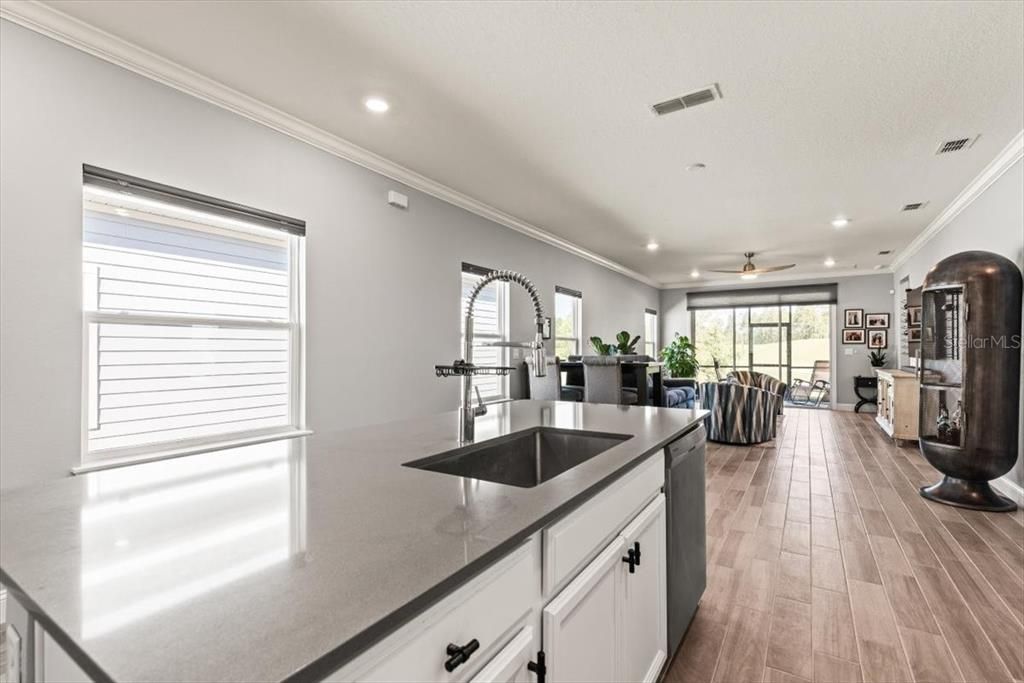 For Sale: $418,900 (2 beds, 2 baths, 1710 Square Feet)