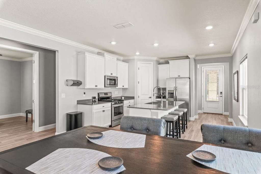For Sale: $418,900 (2 beds, 2 baths, 1710 Square Feet)