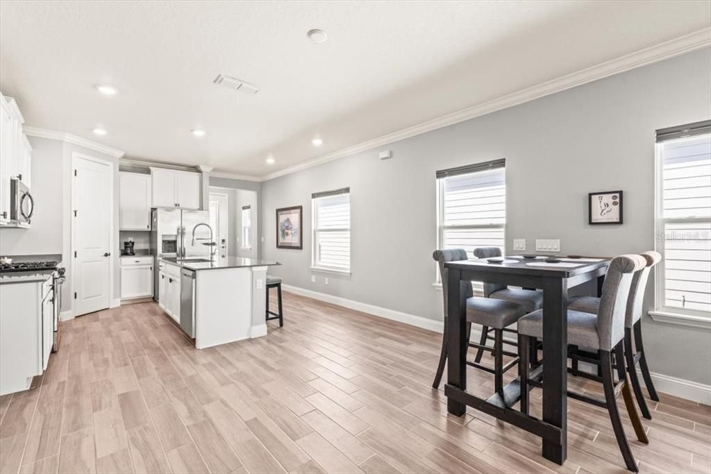 For Sale: $418,900 (2 beds, 2 baths, 1710 Square Feet)