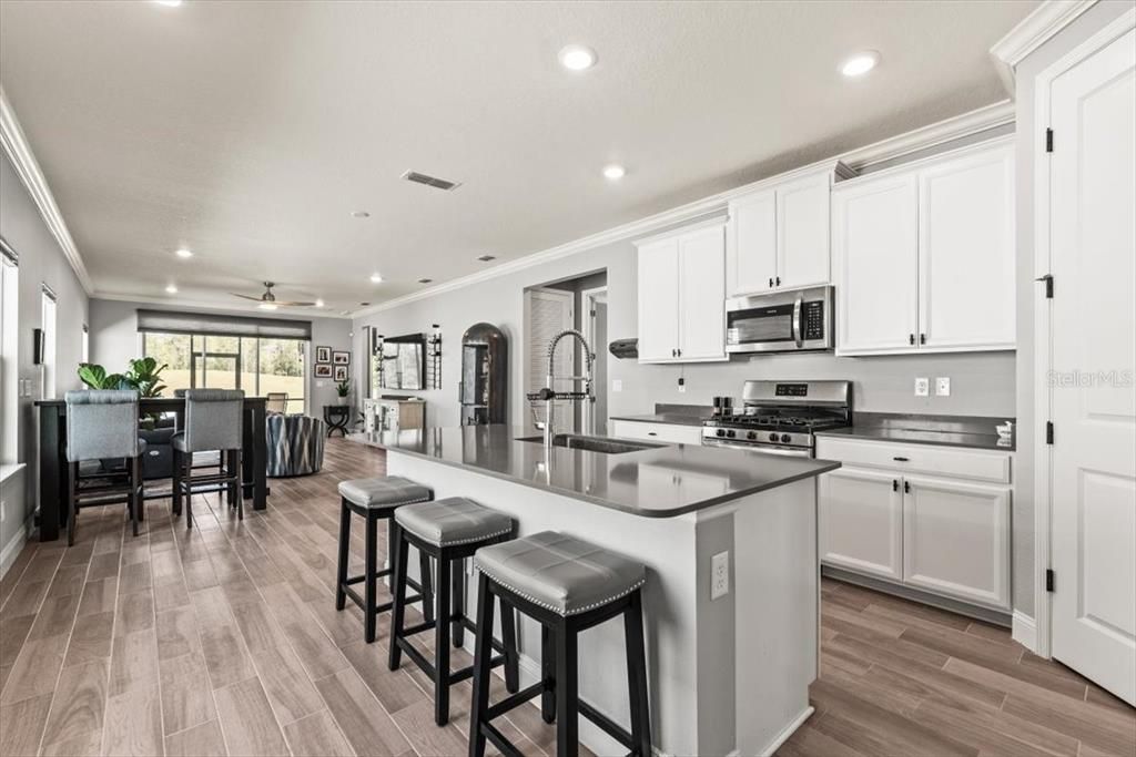 For Sale: $418,900 (2 beds, 2 baths, 1710 Square Feet)