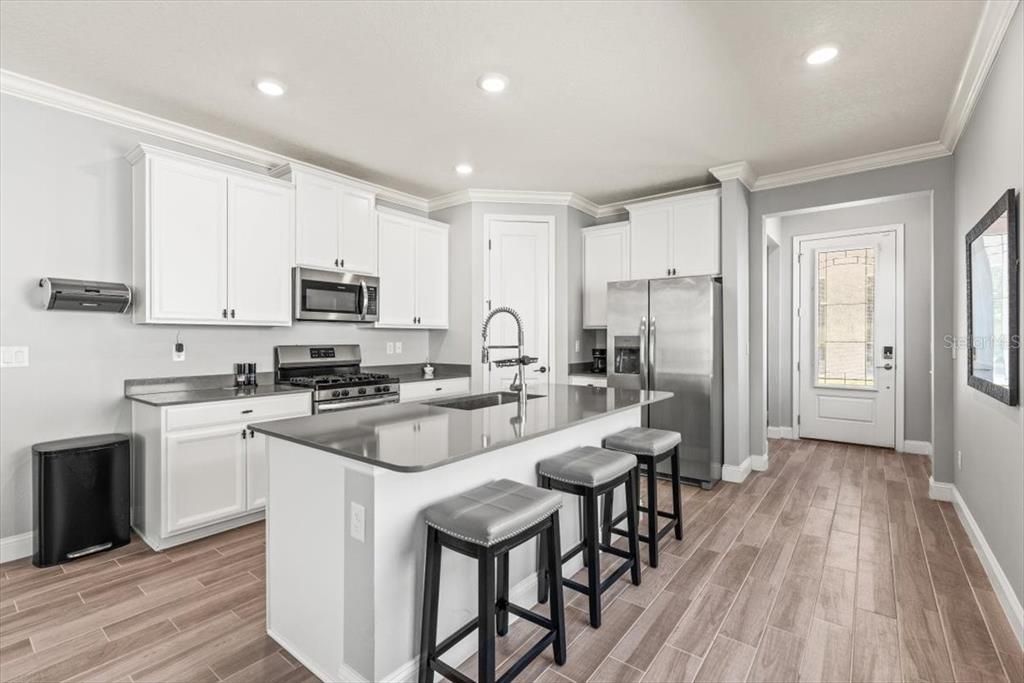 For Sale: $418,900 (2 beds, 2 baths, 1710 Square Feet)