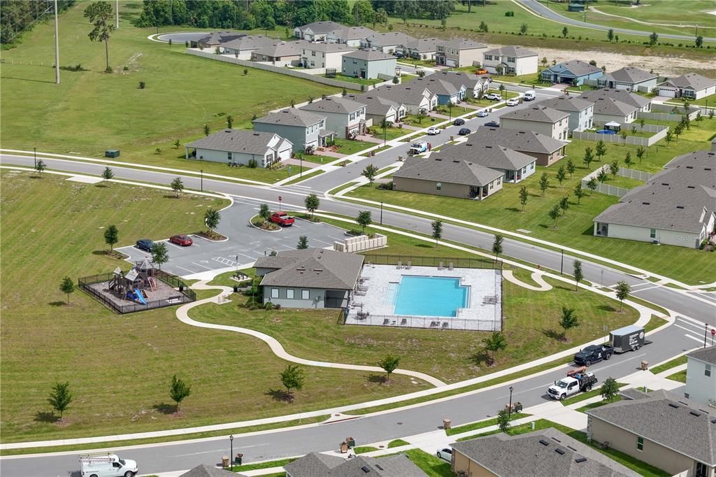 Activo con contrato: $429,000 (4 camas, 2 baños, 1839 Pies cuadrados)