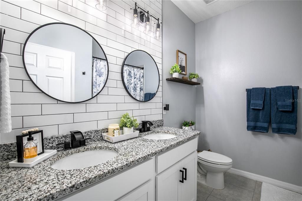 Activo con contrato: $429,000 (4 camas, 2 baños, 1839 Pies cuadrados)