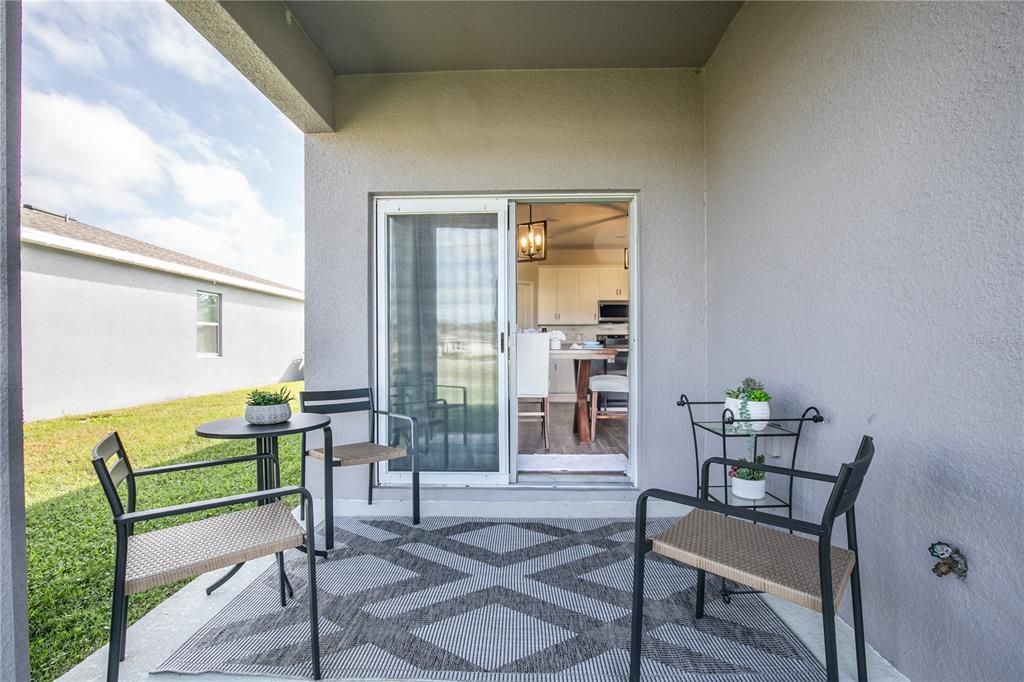 Activo con contrato: $429,000 (4 camas, 2 baños, 1839 Pies cuadrados)