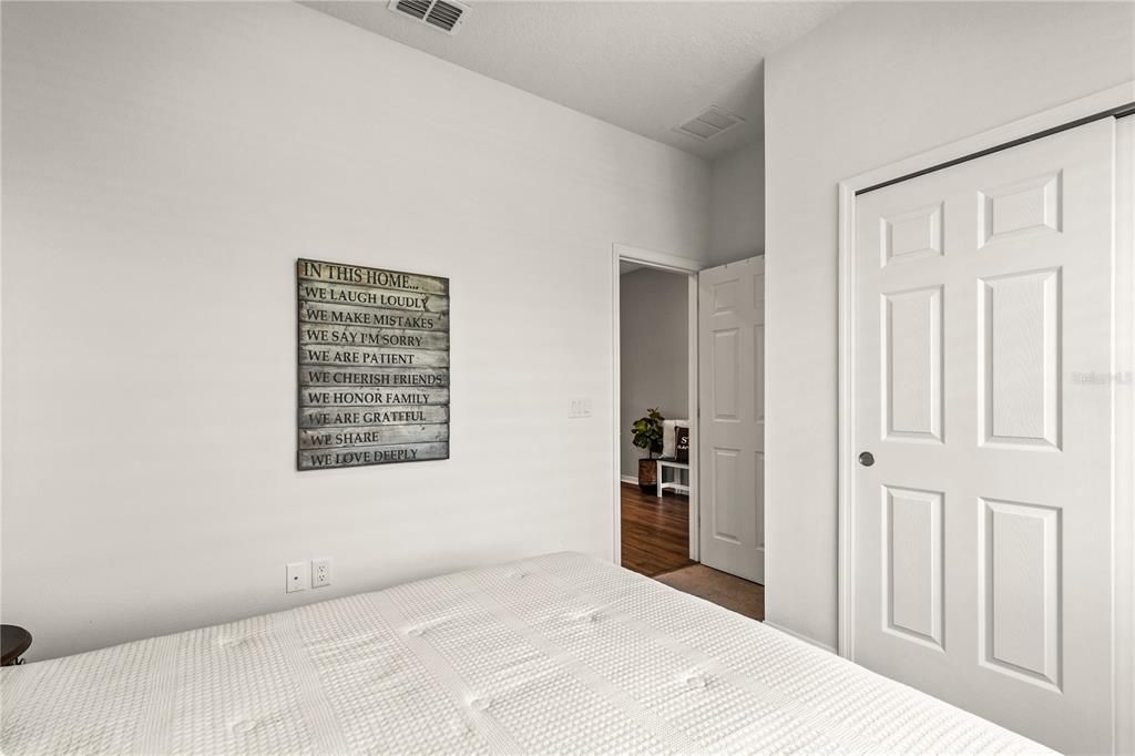 Activo con contrato: $429,000 (4 camas, 2 baños, 1839 Pies cuadrados)