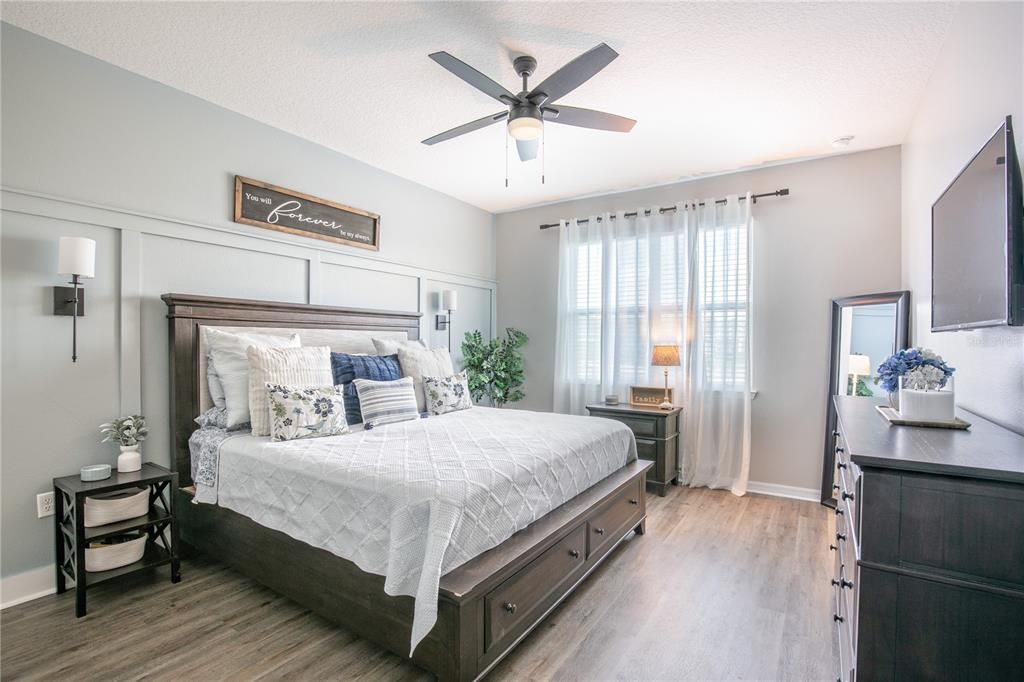 Activo con contrato: $429,000 (4 camas, 2 baños, 1839 Pies cuadrados)