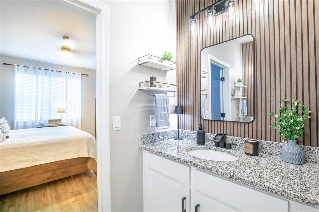 Activo con contrato: $429,000 (4 camas, 2 baños, 1839 Pies cuadrados)