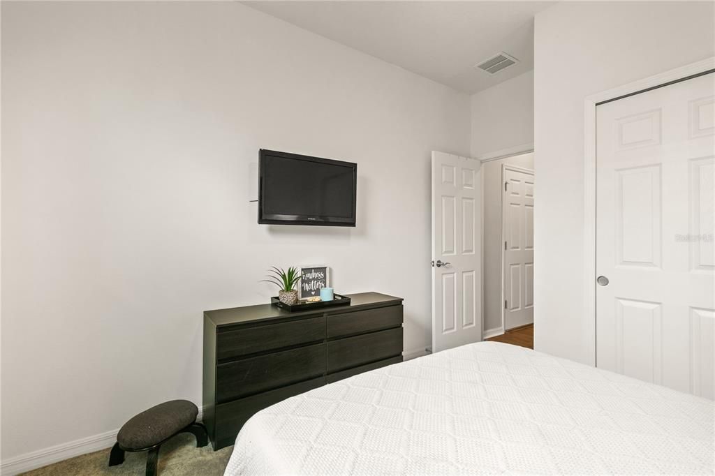 Activo con contrato: $429,000 (4 camas, 2 baños, 1839 Pies cuadrados)