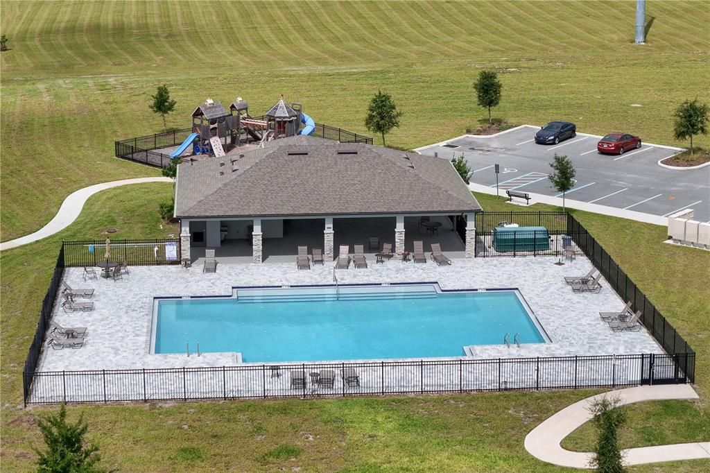 Activo con contrato: $429,000 (4 camas, 2 baños, 1839 Pies cuadrados)