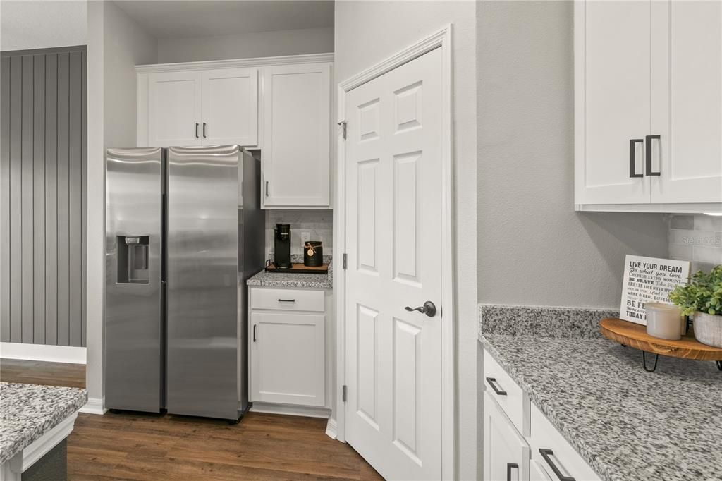 Activo con contrato: $429,000 (4 camas, 2 baños, 1839 Pies cuadrados)
