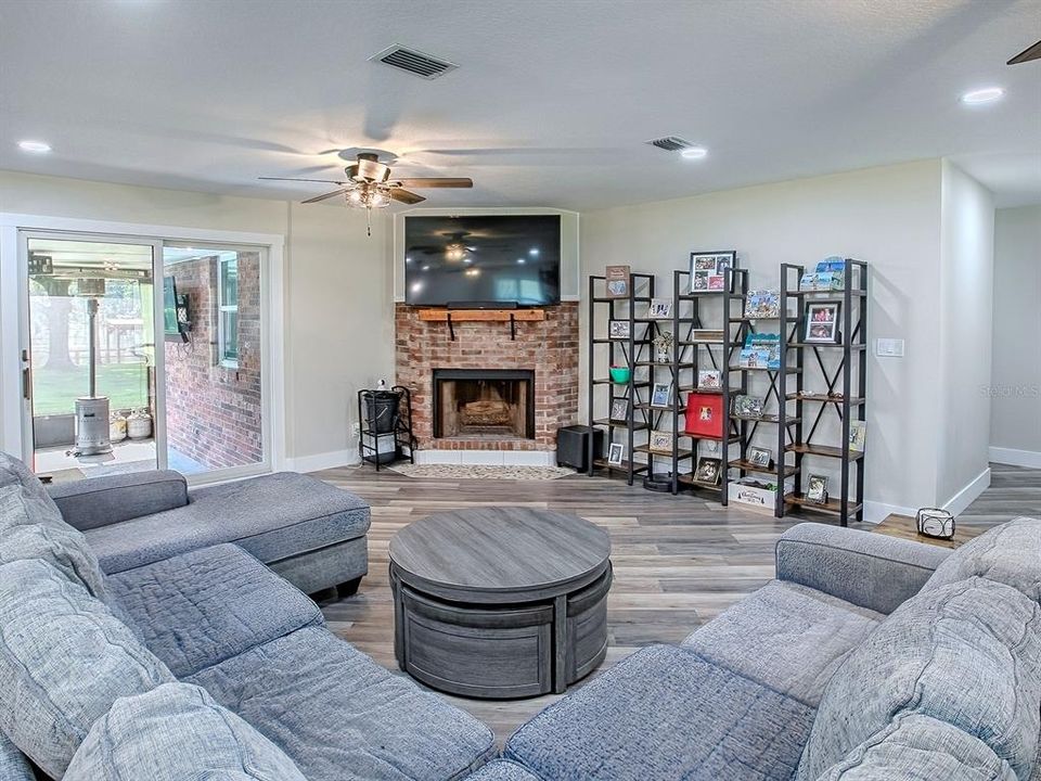 На продажу: $744,000 (4 спален, 3 ванн, 2007 Квадратных фут)