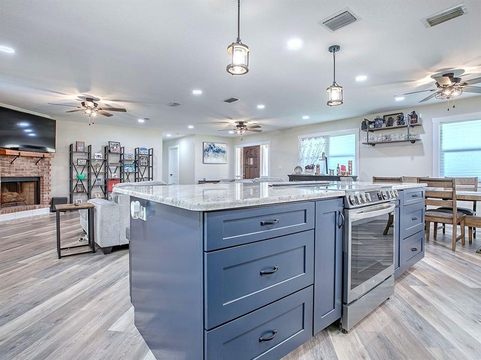 На продажу: $744,000 (4 спален, 3 ванн, 2007 Квадратных фут)